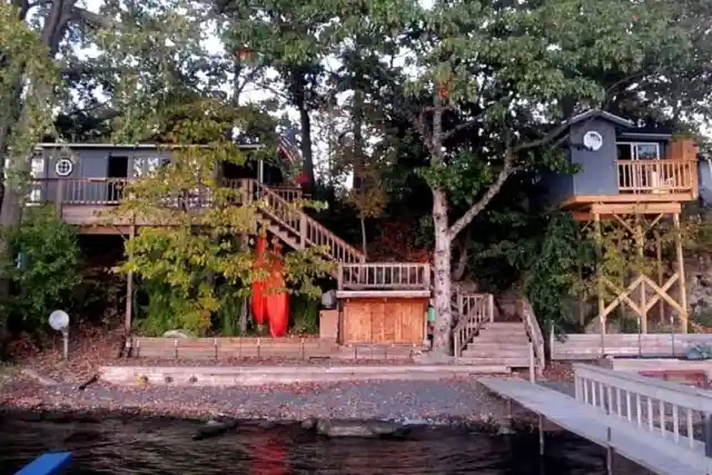 Lakeside Treehouse
