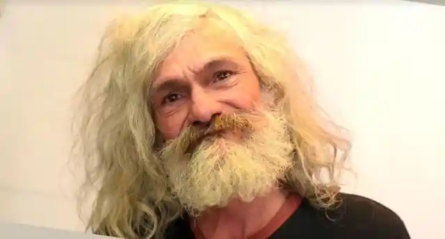 Homeless Man Gets Extreme Makeover, He Doesn’t Even Recognize Himself In The Mirror