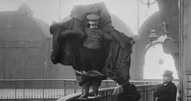 Franz Reichelt&rsquo;s Parachute