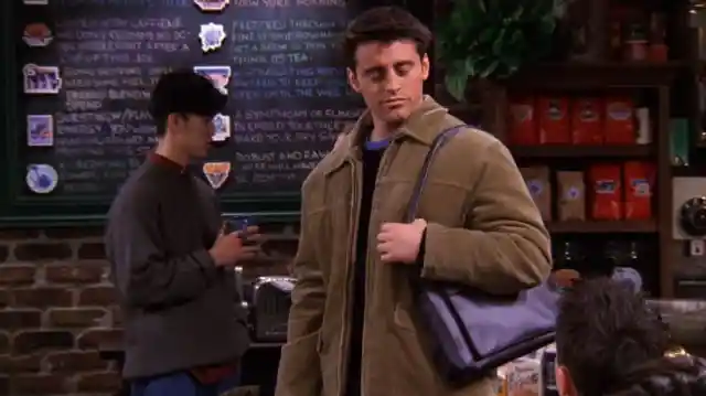 #9. The One With The Sexist Jokes About Joey&rsquo;s Bag