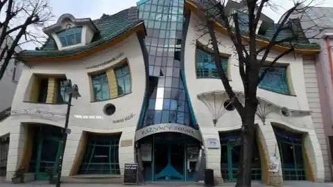 The Crooked House, Poland