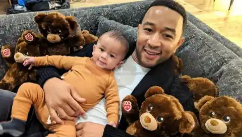 #1. John Legend Is A Lenedaric Dad