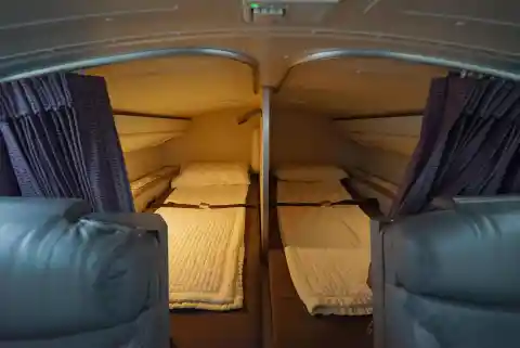 Can Pilots Sleep During Flights?