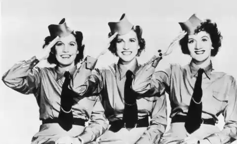 #20. Andrews Sisters, 1937