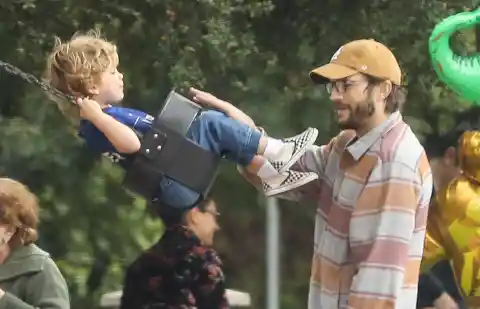 #15. Ashton Kutcher Swings His Son On The Swing