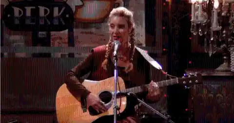 #6. Lisa Kudrow Hated The Guitar