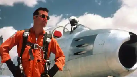 #2. Dennis Quaid Got A Pilot&rsquo;s License