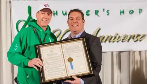 Jim Kelly (Buffalo Bills) – $20M